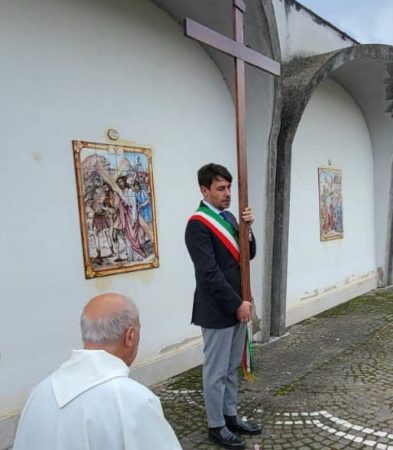 Brusciano, Celebrate Giornate di Ognissanti e Defunti 4 5. Sindaco Giacomo Romano Via Crucis Commemorazione Defunti Brusciano 2.11.2023