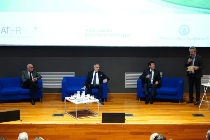 Bioplastiche come catalizzatori di innovazione e competitività, a Napoli il focus di Materias e Intesa Sanpaolo sulle nuove opportunità di business 3 Salvatore Iannace Luigi Nicolais Luigi Ruggerone Filippo Vecchio min