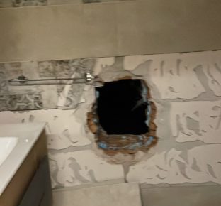 Saviano, rapinatori sfondano il muro di un appartamento e svaligiano la casa: le vittime scrivono al deputato Borrelli (AVS) 5 furto Savianomod