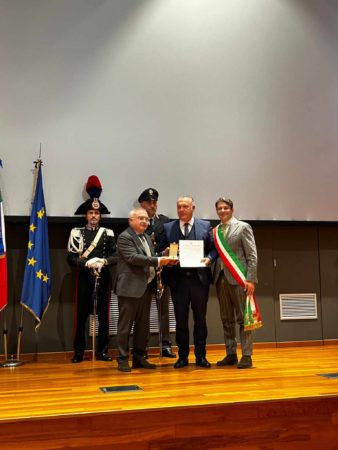 Brusciano, eccellenze del territorio: la città celebra nell'Aula consiliare l'onorificenza delle "Stelle al Merito del Lavoro" conferita ad Alessandro Esposito 3 371524813 1607282899803961 6408475561230169771 n