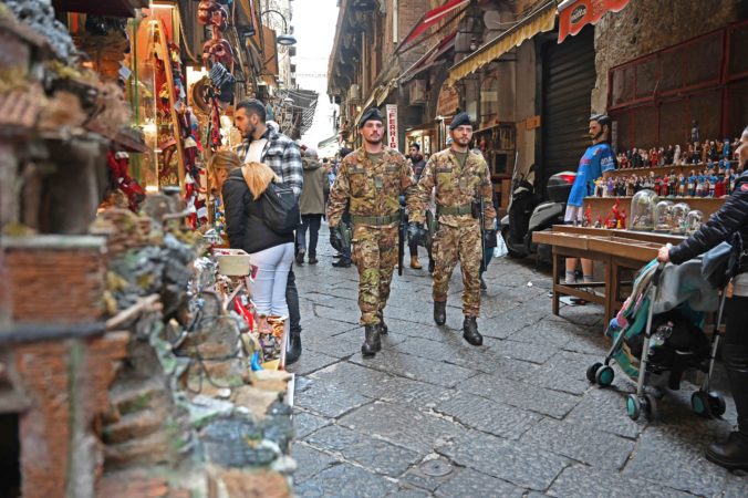 Napoli, il Reggimento “Cavalleggeri Guide” (19°) cede il comando del Raggruppamento “Campania” all’82° Reggimento fanteria “Torino” 6 4. Napoli San Gregorio Armeno