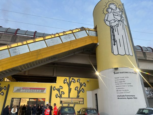 Brusciano, EAV e l’associazione Progetto Alfa: sinergie condivise per la nuova stazione 5 Brusciano Stazione EAV 20 12 23 ambulatorio sociale