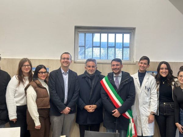 Brusciano, EAV e l’associazione Progetto Alfa: sinergie condivise per la nuova stazione 3 Brusciano Stazione EAV 20 12 23 inauguarzione ambulatorio sociale
