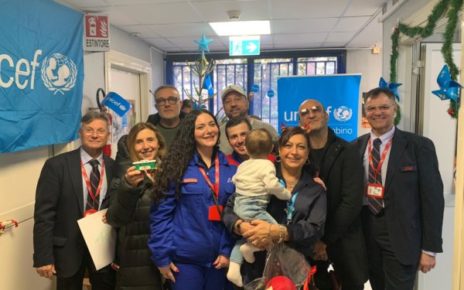 Napoli, Eav decora il Natale del reparto di Audiologia e Vestibologia del Policlinico partenopeo 4 EAV partecipa alliniziativa addobbare il Natale 1