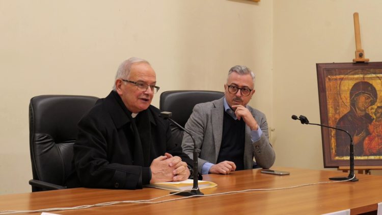 Aversa, Mons. Spinillo incontra la stampa: il video integrale 4 Incontro Spinillo Stampa Aversa 3