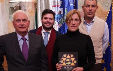 Vietri sul Mare, Aula consiliare gremita per la presentazione del libro "Dölker a cento anni da Vietri sul Mare" di Giorgio Napolitano 4 VietriPuraculturamod