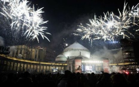 Napoli, Capodanno: spettacoli pirotecnici a Piazza del Plebiscito e Castel dell'Ovo per salutare il 2024 3 capodanno napoli 875x600 1