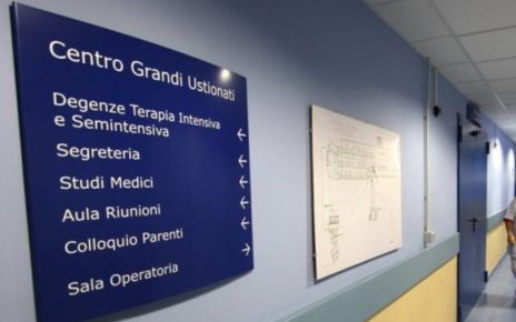 Cervinara, lite tra vicini di casa: uomo dà fuoco al vicino, 51enne trasferito al Centro grandi ustionati del Cardarelli 4 cardarelli 1