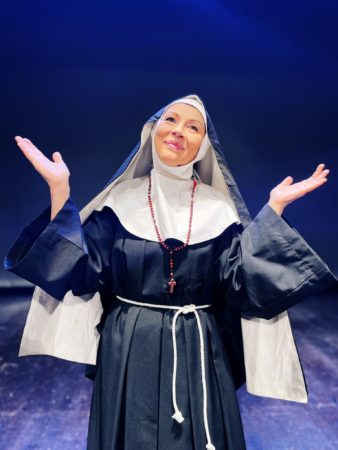 Napoli, al Teatro Bracco "…E che Dio ci aiuti 2 - Luci rosse al Convento " 4 caterina de santis