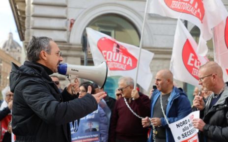 Roma, manifestazione del Movimento Equità Territoriale: “Liberiamoci dalle catene di un governo razzista che vuole affossare il Sud” 3 manifestazione Sud 1
