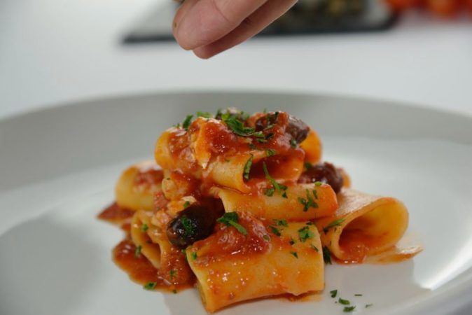 paccheri olive pomodori capperi e baccala
