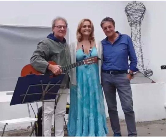 Lauro, “La ragazza e il mare…Anzi due!”: l’Associazione Fonte Nova presenta il libro dello scrittore Gennaro Caliendo 5 414265167 1074981290290878 4136669219819966639 n