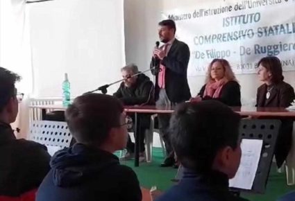 Brusciano, Giornata della Memoria: all'I.C. De Filippo grandi consensi per la manifestazione “Stop The War On Children! La storia ci insegni ad essere umani” 6 415983400 370046408979047 4095441685847609395 n