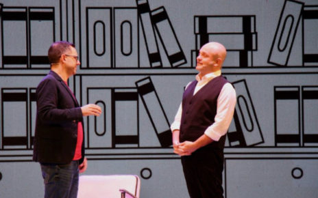 Napoli, Teatro Augusteo: Peppe Iodice in scena con l’elettroshow “So’ Pep …sempre di più” 5 Da sinistra Francesco Mastandrea e Peppe Iodice