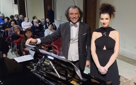 Camposano, festa per gli anziani con il soprano Milly Enza Maccaro, sorella di Clementino 5 Francesco Barbato e Milly Maccaromod