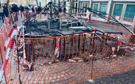 Vomero via Scarlatti il gazebo distrutto dallincendio