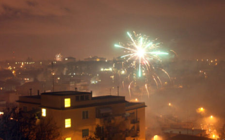 Napoli, Capodanno 2024: 36 i feriti il primo bilancio dei botti esplosi nella notte dei festeggiamenti 16 a106e79a1cb00e28426d09547ca3280c