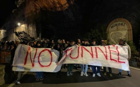 Campania, No alla Galleria Minori-Maiori. Cammarano (M5S): "Siamo al fianco dei cittadini” 3 da minori a maiori per dire no alla galleria ieri 284080