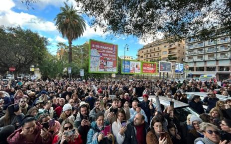 Palermo, cane bruciato vivo: in centinaia per chiedere giustizia alla manifestazione in ricordo di Aron in piazza Croci 11 manifestazione palermo 1
