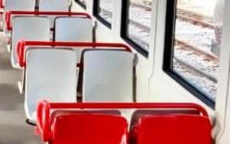 Campania, EAV: da domani sulle linee vesuviane un treno con sedile rosso 4 rossotreno