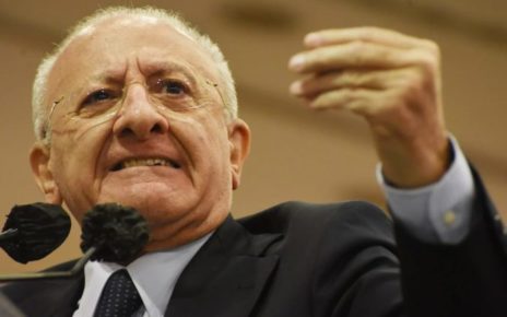 Campania, Sanità. De Luca: "Pronto a confrontarmi con chiunque sull'organizzazione sanitaria. Siamo la regione all'avanguardia in Italia" 4 vdl