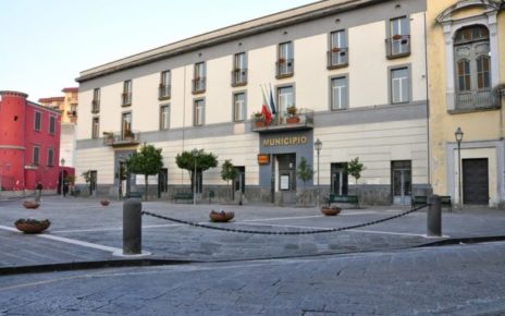 Pomigliano d'Arco, tentata estorsione e minacce ad un esercente che li denuncia e li fa arrestare: il plauso dell'Amministrazione Comunale 5 88307 800x552 1