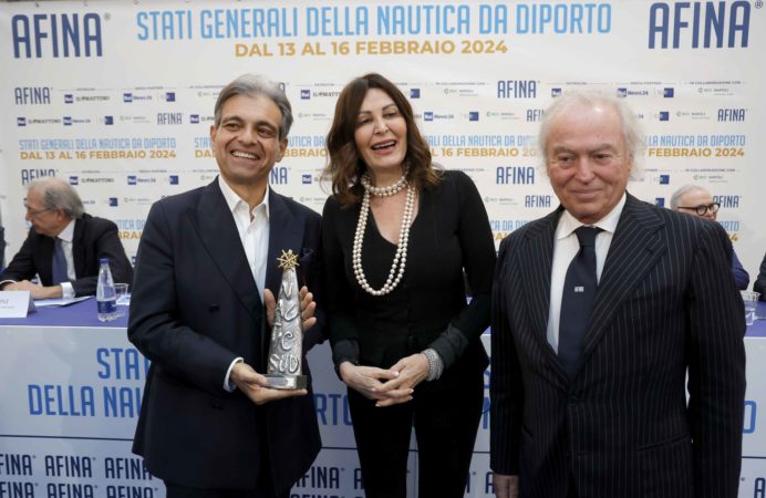 Napoli, Stati Generali della Nautica da Diporto. Il ministro Santanchè: “La nautica da diporto vero motore di sviluppo economico del centro sud Italia” 2 Afina Award a Brunello Acampora