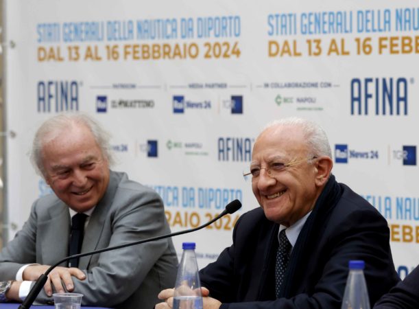 Napoli, De Luca: “100 milioni dei fondi di coesione e sviluppo andranno alla portualità e attracchi della nautica da diporto” 2 Gennaro Amato e Vincenzo De Luca REN2277