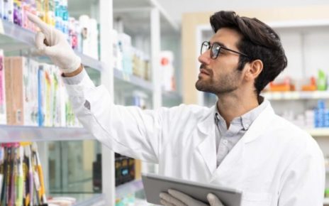 Il giovane farmacista.fa02dfa9a3b04ec2ae6c2a8e00887c40 741x483 1