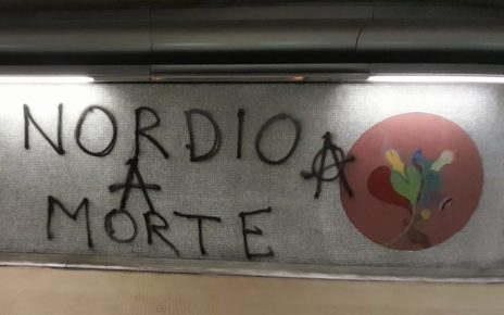 La scritta comparsa alla stazione Metro di Salvator Rosamod