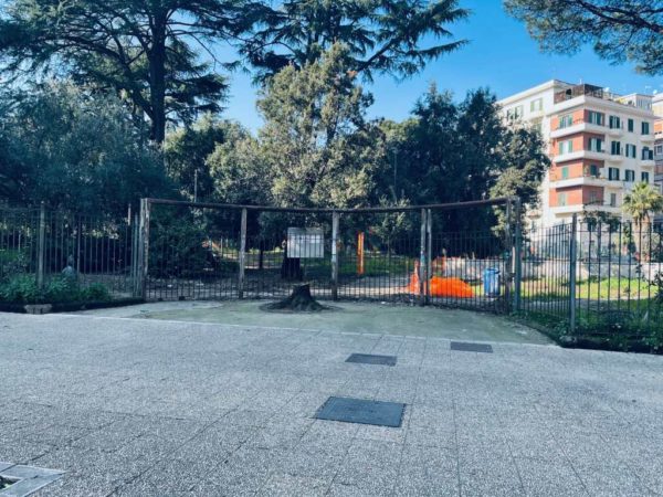 Napoli parco Mascagna chiuso da cinque mesi