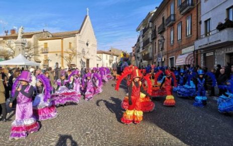 Castelvetere sul Calore, un Paese in maschera: altre 2 giornate di appuntamenti con carri allegorici, gruppi mascherati e balli folkloristici 6 Ph Faceboob Carnevale Castelveterese 640x480 1
