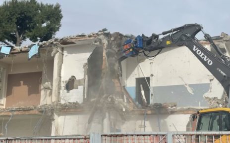 Somma Vesuviana, iniziate le operazioni di abbattimento della scuola elementare EX Bertona : sorgerà un plesso scolastico per elementari 5 abbattimento scuola 1