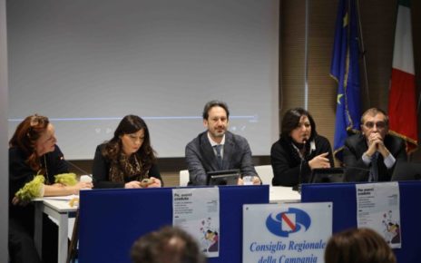 Campania, violenza di genere. Cammarano (M5S): "Depositata mozione per una panchina rossa in ogni comune campano” 4 foto evento
