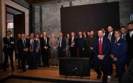 Moda, artigianato di eccellenza, cultura: “Le mani di Napoli – Saxifraga”. Premiato Sylvain Bellenger 5 gruppo