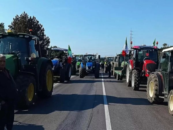 protesta agricoltori capua trattori 51630.large