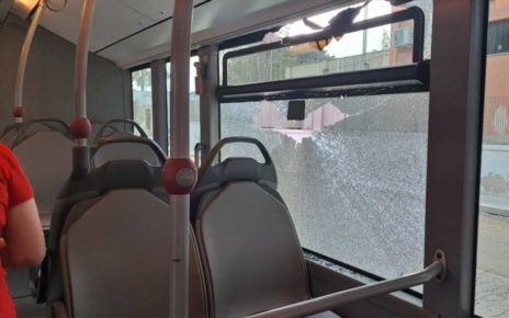 Bacoli, ennesimo atto vandalico contro bus Eav in servizio: sasso sfonda un finestrino 4 sassocontrobus