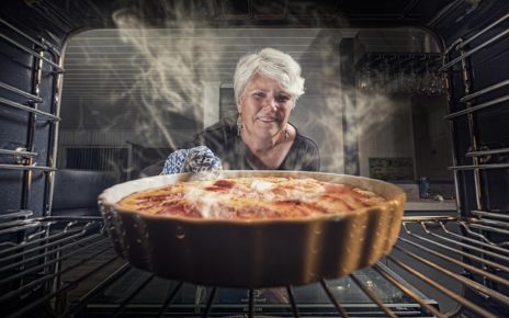 Cucinare dolci nel forno a gas: tutto quello che c’è da sapere per non sbagliare 3 woman 3723444 640