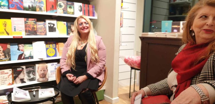 Nola, "Trema la vita. Dalle macerie del sisma rinasce la speranza": presentato alla Mondadori il libro della scrittrice Anna D'Auria 11 430896379 926078262347228 7483585442318951762 n