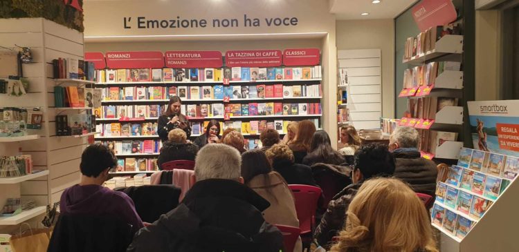 Nola, "Trema la vita. Dalle macerie del sisma rinasce la speranza": presentato alla Mondadori il libro della scrittrice Anna D'Auria 10 431121131 416010664174591 2680508754790469257 n