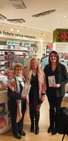 Nola, "Trema la vita. Dalle macerie del sisma rinasce la speranza": presentato alla Mondadori il libro della scrittrice Anna D'Auria 7 431256630 935207734653631 569065246249088826 n