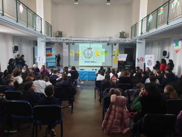 Sant’Anastasia, grandi consensi per il convegno “Educare alla Pace per ripudiare la Guerra”: l’Istituto Comprensivo “Leonardo Da Vinci” partecipa al progetto Unicef 10 432951136 793736679474792 1261839711294917158 n