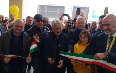Salerno, aperto il mercato Campagna Amica di Coldiretti 3 Il taglio del nastromod