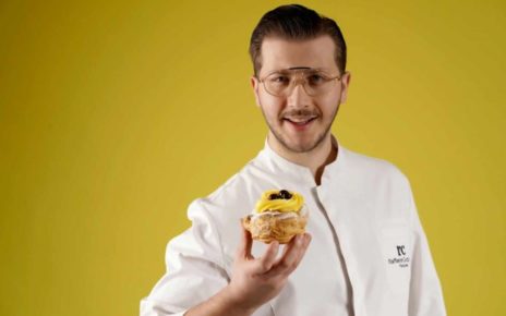 Raffaele Caldarelli omaggia Napoli e l’artista Vincenzo Russo nella campagna promozionale dedicata alla zeppola di San Giuseppe 3 Raffaele Caldarelli zeppola