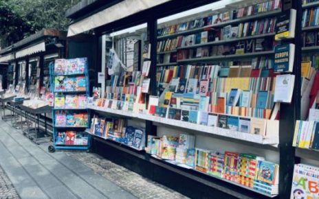 Napoli, parte dal Vomero l'appello per salvare "Les boites des bouquinistes" 6 Vomero via Luca Giordano bancarelle dei libri