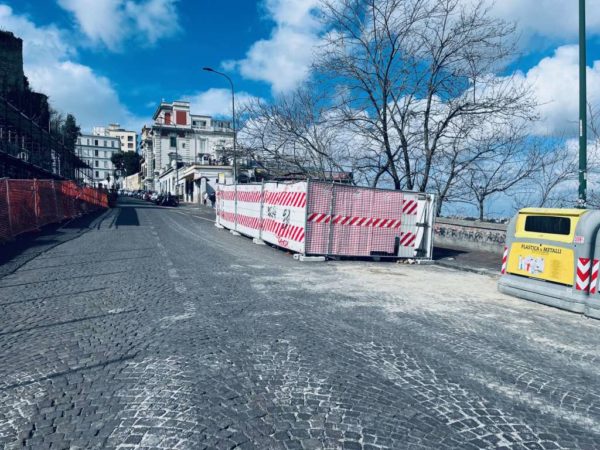 Vomero via Tito Angelini cantiere sulla carreggiata