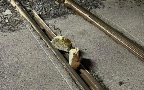 Pompei, presi i sabotatori del passaggio a livello Crappolla: tre minori 4 blocchi di cemento2 e1709389750897