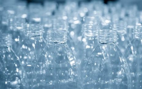 bottiglie pet AdobeStock 306080189