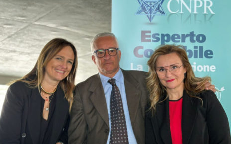 Intelligenza artificiale, gli esperti contabili pronti a integrare le nuove tecnologie 3 da sinistra Anna Maria Belforte Giuseppe Esposito e Rosa Santoriello