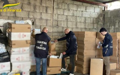 Saviano e Secondigliano, sequestrate 2 tonnellate di sigarette di contrabbando contraffatte 14 generico marzo 2024 106298.large